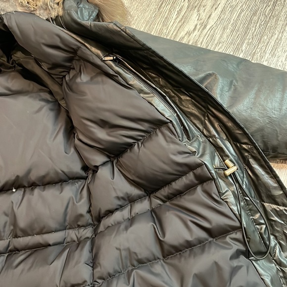 Black Sam jacket with fur zippable hood. Size small. Fits more like a medium. - Picture 5 of 6